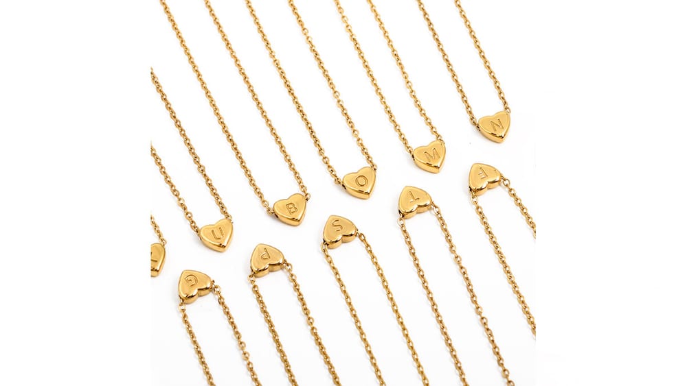 Customized 18K stainless steel classic heart-shaped A-Z letters necklace