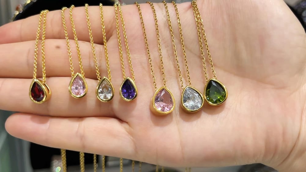 Customized exquisite water drop shaped CZ Crystal pendant necklace for women