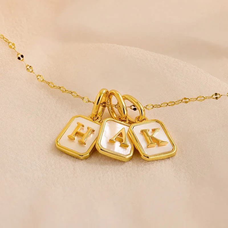 Hot Selling Brass 18k Gold Plated Initial Letters Square Pendant Personalized Custom Mother Of Pearl Initial Charm Necklace Necklaces