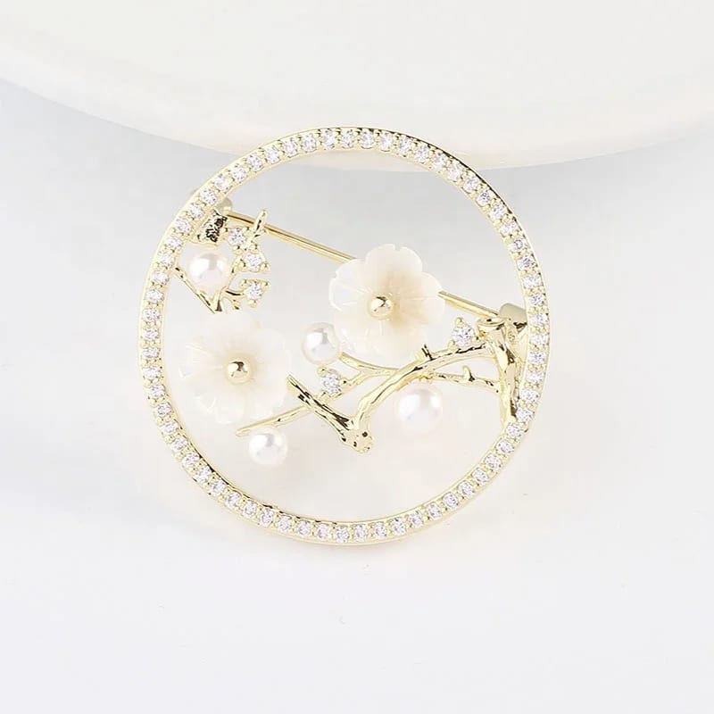 New Custom Brass Hollow Out Flower Shape Prong Setting Zircon Circle Brooches For Women Brooches