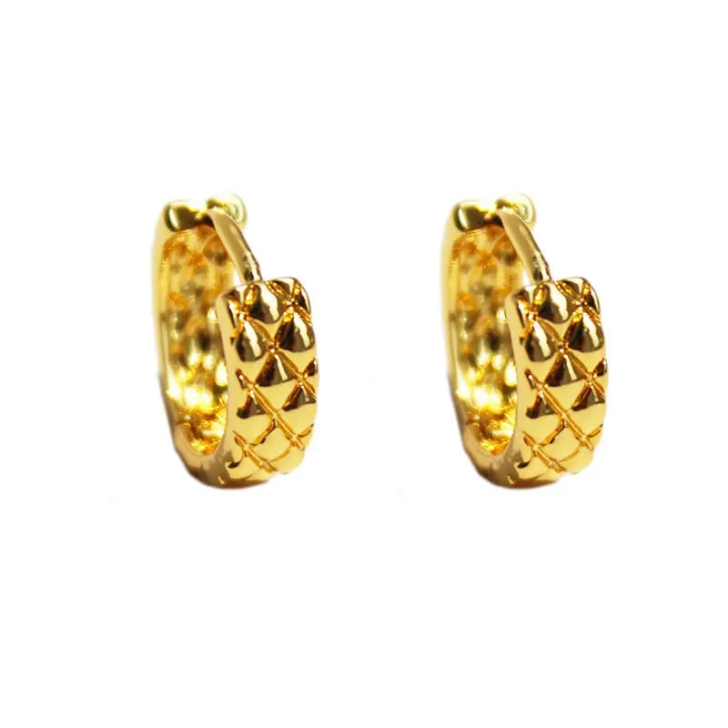 Hot Selling Classic Fashion Waterproof Hypoallergenic Brass Huggie Hoop Earrings 18k Gold Plated For Women Huggie Earrings