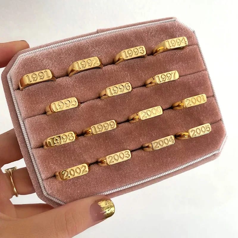 Custom Stainless Steel Non Tarnish Free Waterproof Jewelry 18k Gold Plated Engraved Year Rings For Women Ring