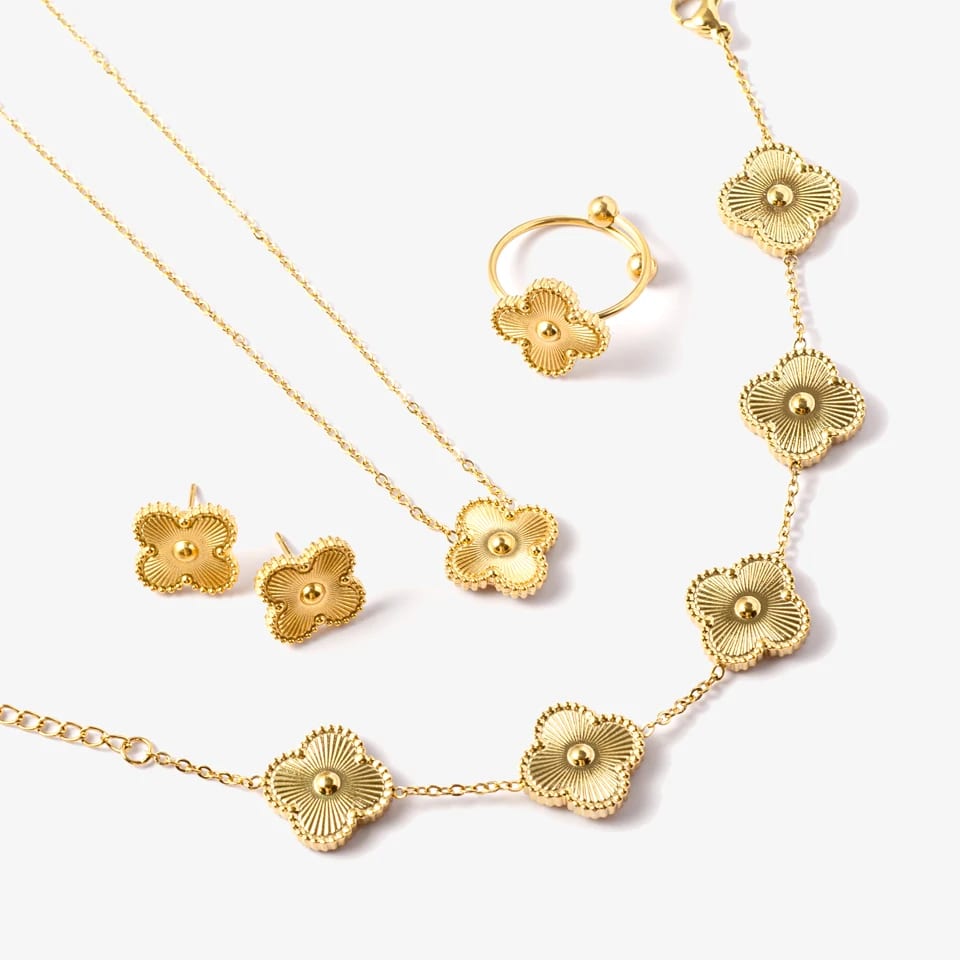 New Arrival Fashion Jewelry Set 18k Gold Plated Stainless Steel Necklace Bracelet Earrings For Woman Pendant Necklaces