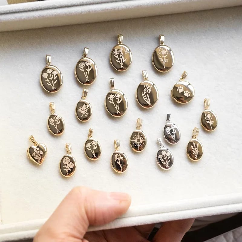 Personalized Jewelry Gifts Engraved Necklace Custom Birth Flowers Bouquet Mix Oval Locket Locket Necklace