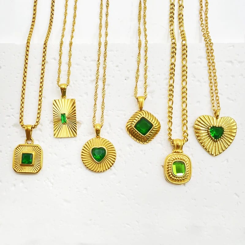 Wholesale 18k Gold Plated Sunburst Heart Zircon Necklace Stainless Steel Jewelry Paved Emerald Zircon Heart Pendant Necklace Pendant Necklaces