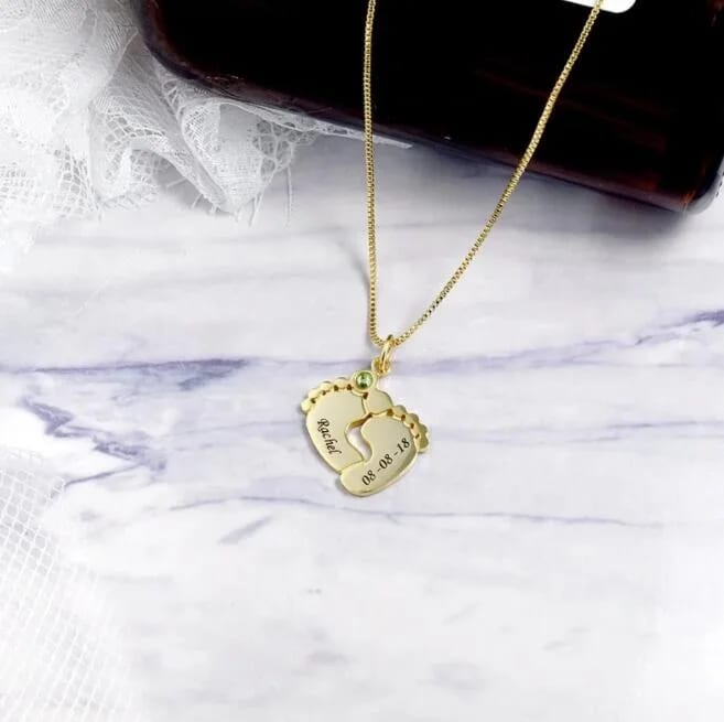 Newest Custom Design Stainless Steel Personalized Baby Feet Name Pendant Necklace With Engraved Name Pendant Necklaces