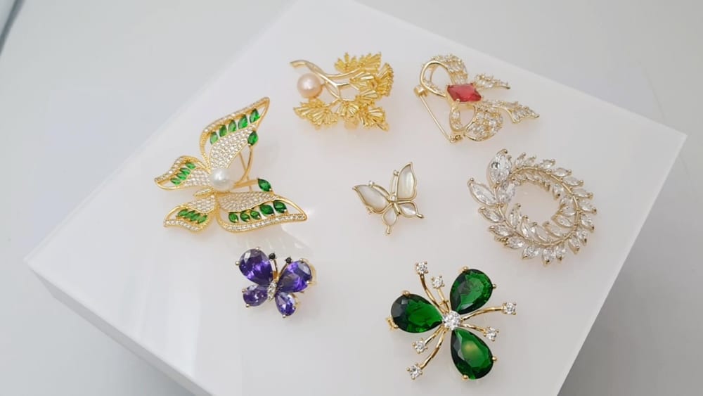 luxury CZ stone gold plated metal elegant butterfly brooch for women